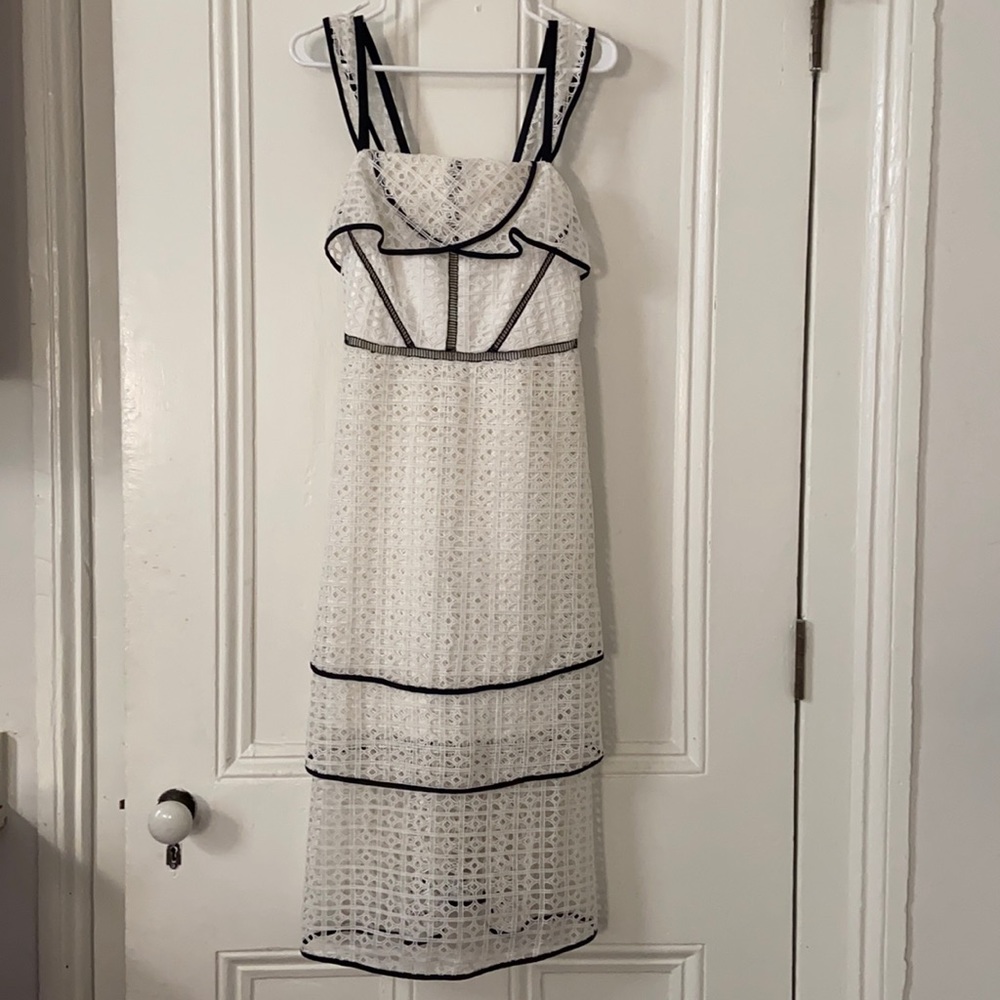 White lace Gianni Bini sleeveless dress